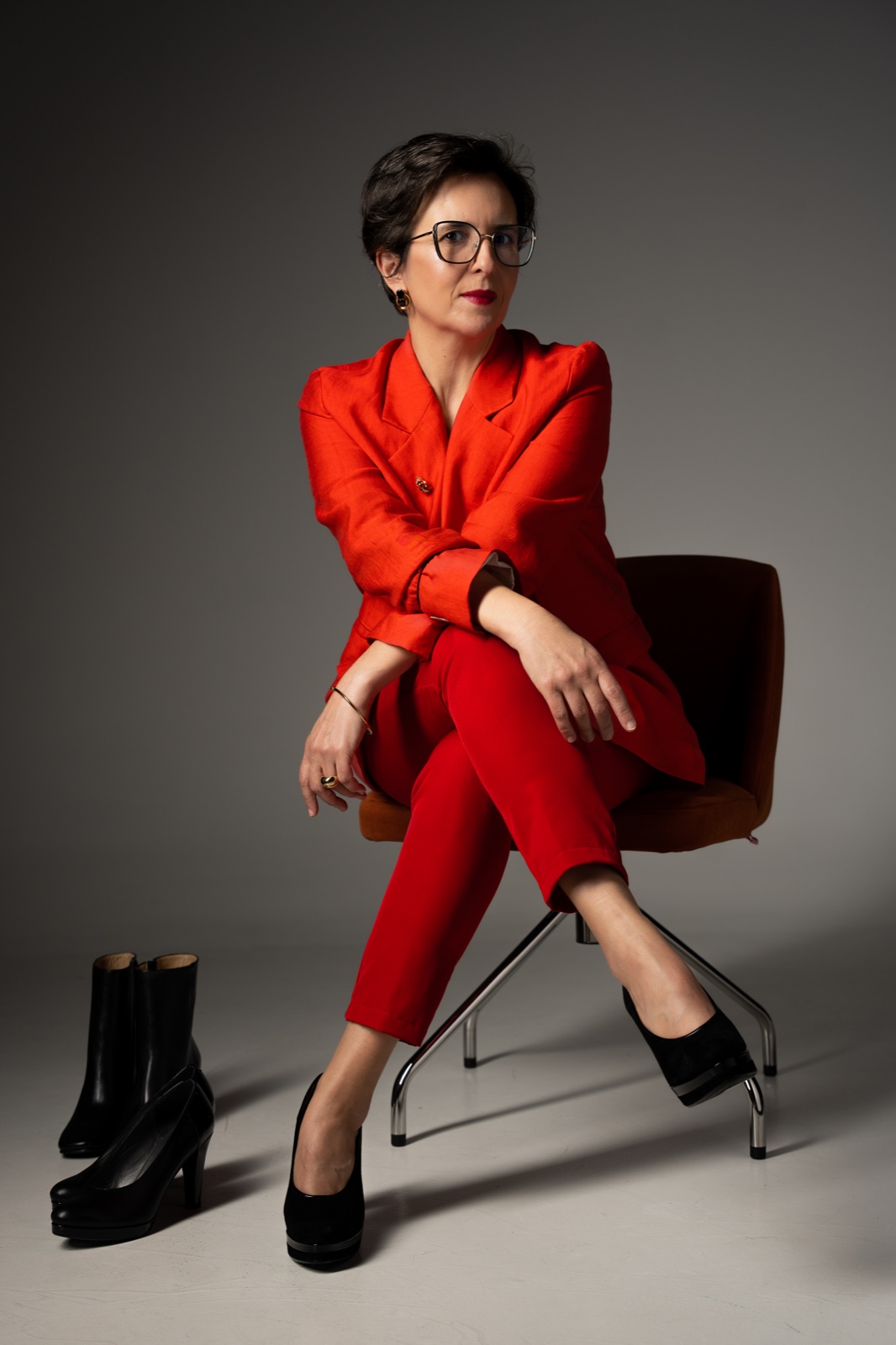 Nancy Oliveira in a 1:1 mentorship session on footwear development